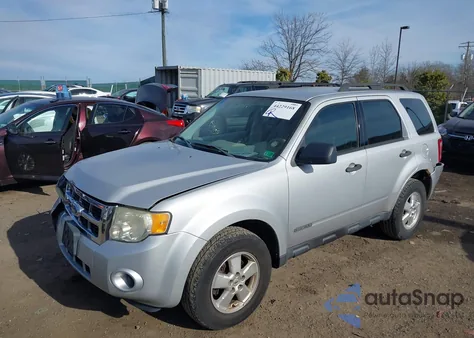 2008 Ford Escape Xls/Xls Manual z USA, uszkodzony, nr VIN 1FMCU02ZX8KA52132
